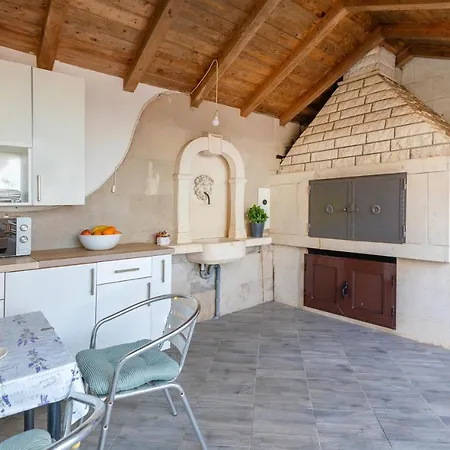 Ivo Guest house 2*